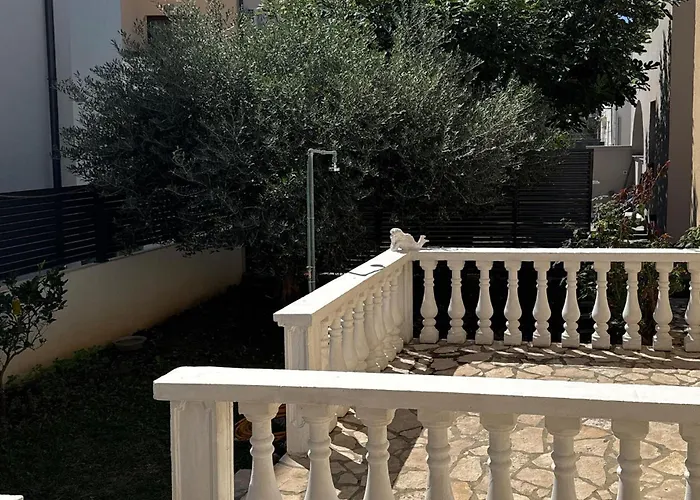 2 Bedroom Amazing In ヴィル