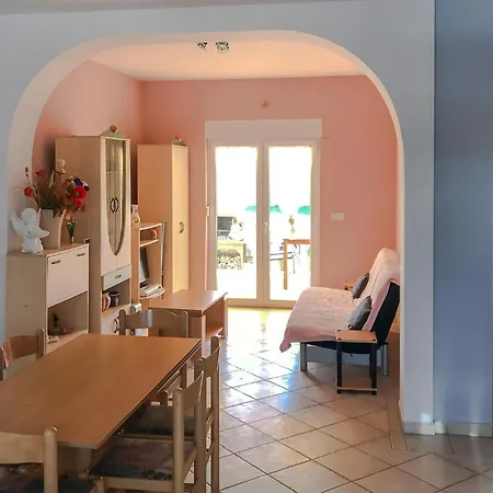 2 Bedroom Amazing In ויר